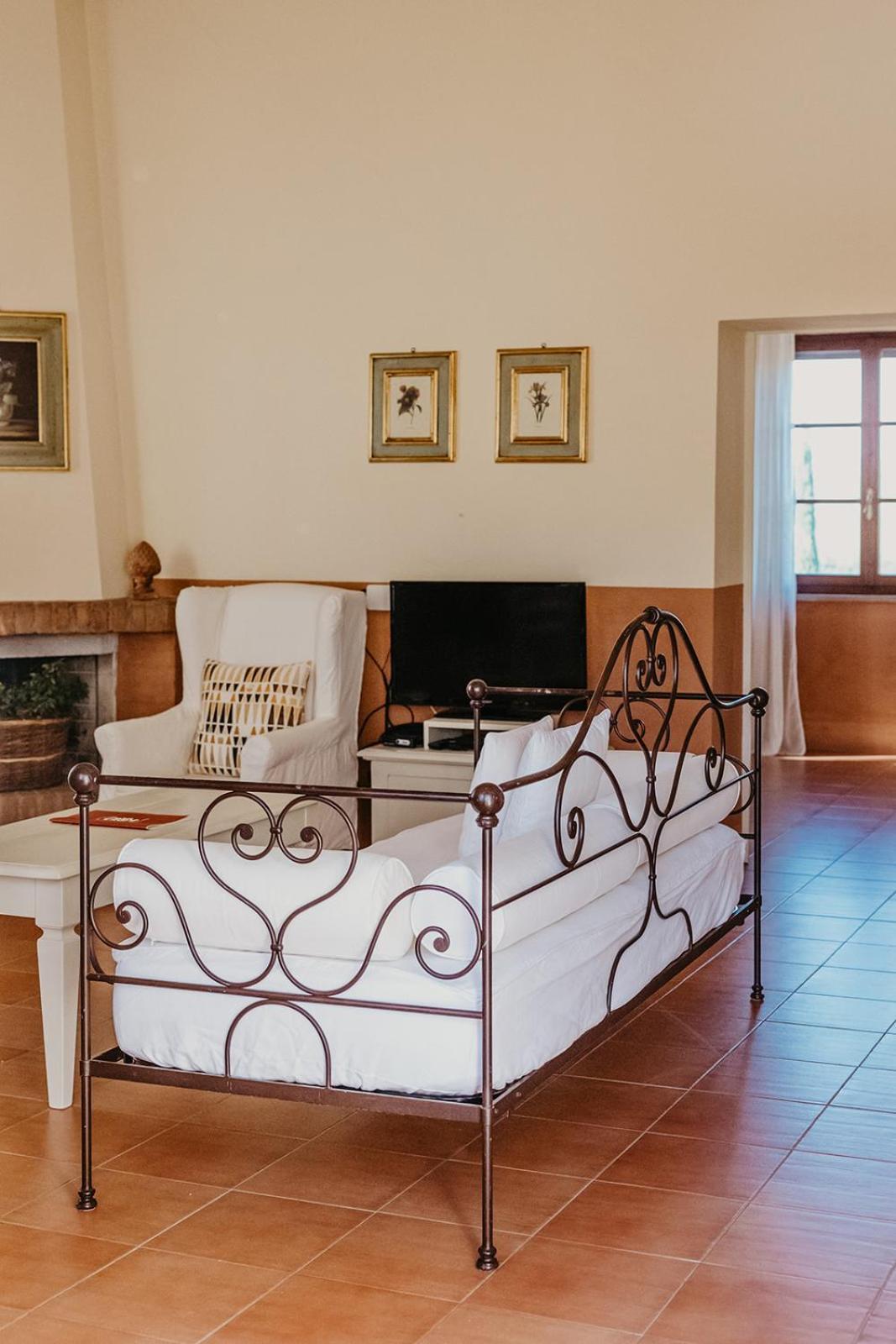 Poggio Cornetto Apartment Бибона Екстериор снимка